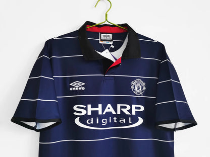 1999/00 Man United Away